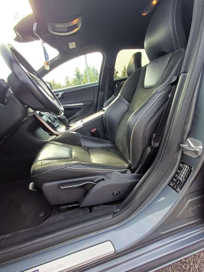 Volvo V60 2015 — photo 14