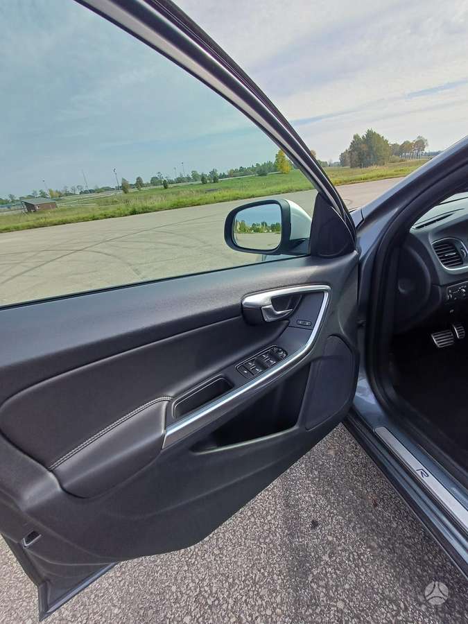Volvo V60 2015 — photo 15