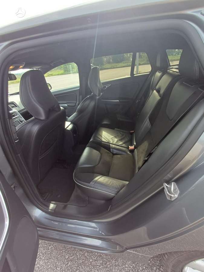 Volvo V60 2015 — photo 16