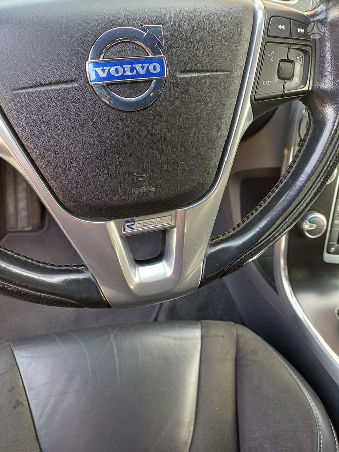 Volvo V60 2015 — photo 19