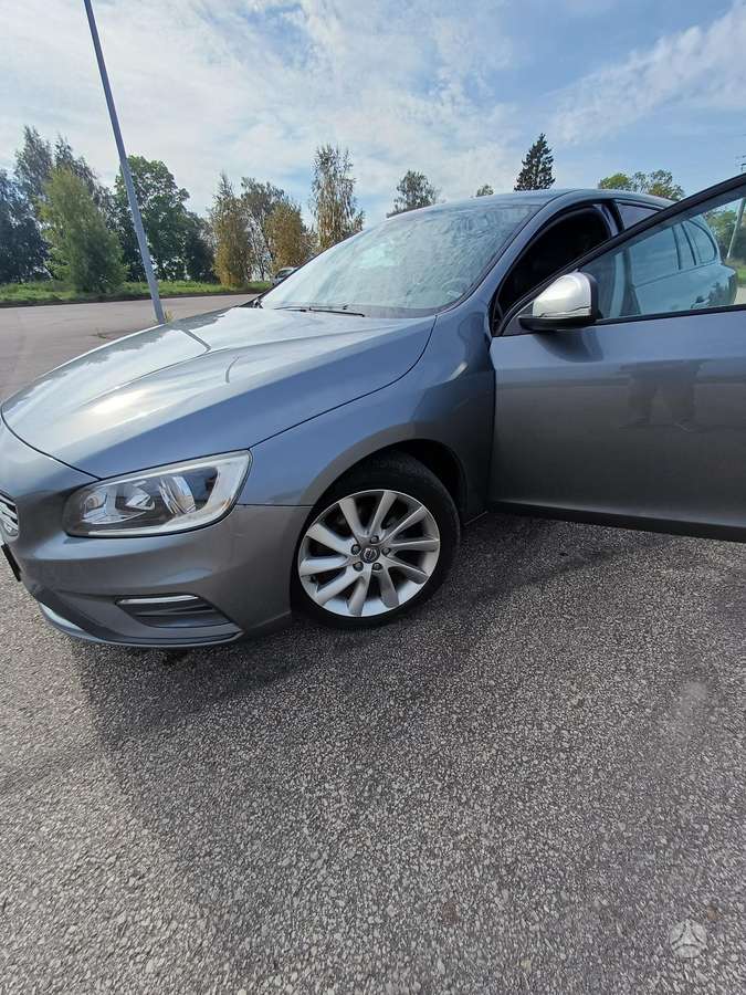 Volvo V60 2015 — rear view
