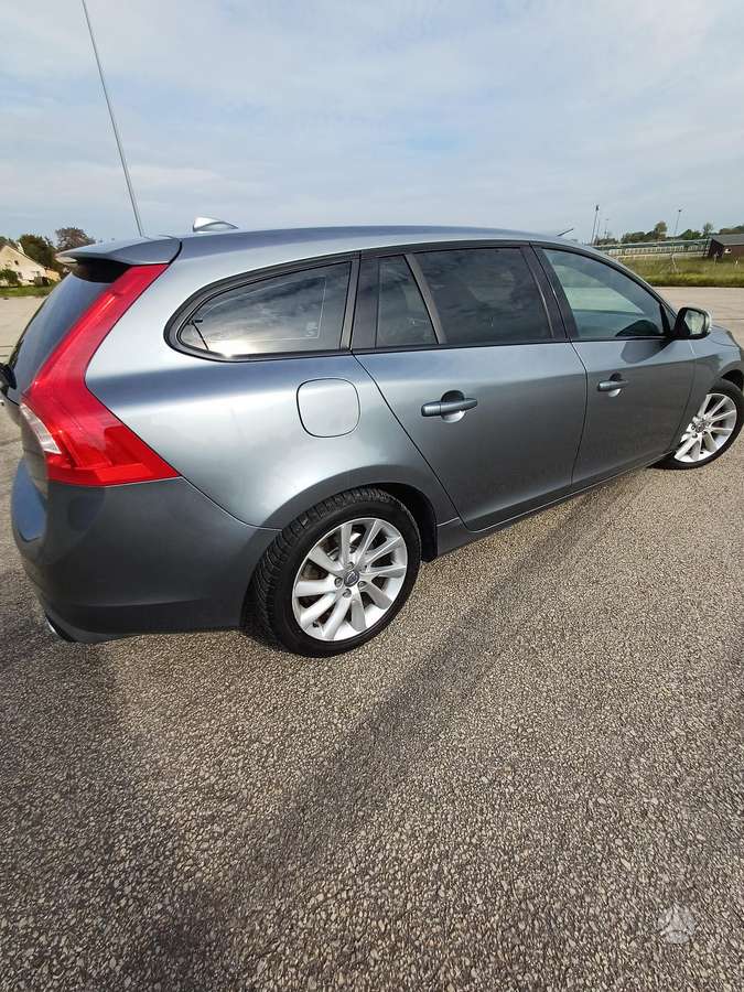 Volvo V60 2015 — photo 7