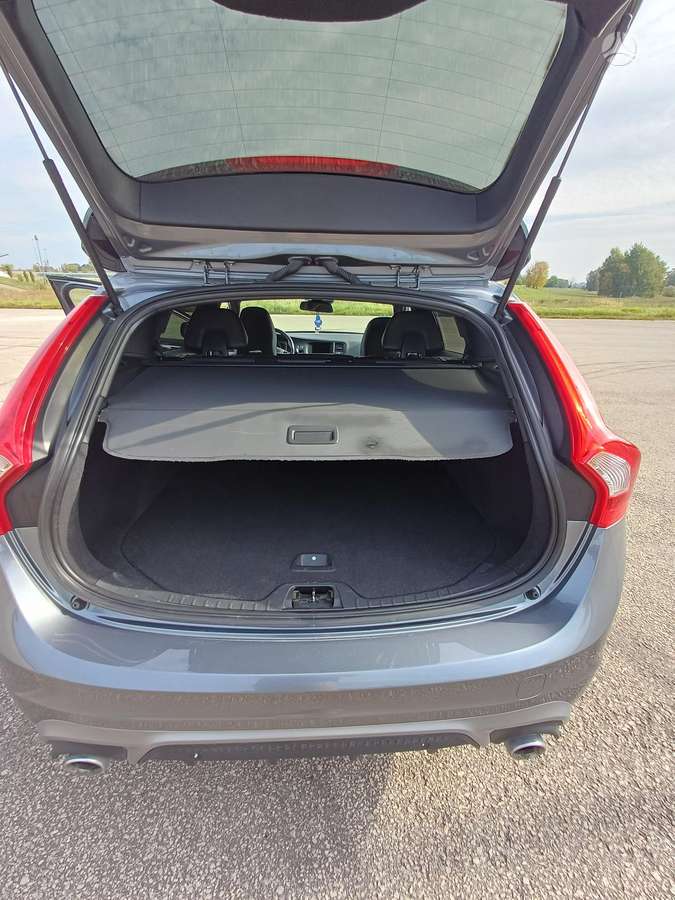 Volvo V60 2015 — photo 9
