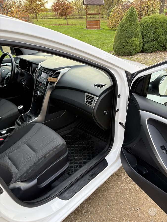 Hyundai i30 2013 — photo 12