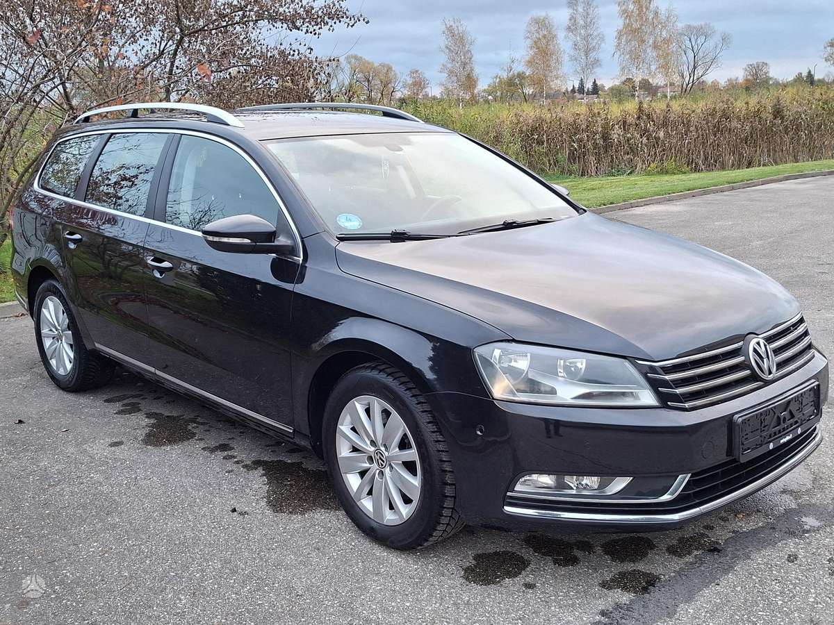 Volkswagen Passat 2011 — вигляд ззаду