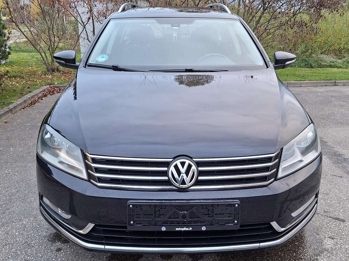 Volkswagen Passat 2011 — салон