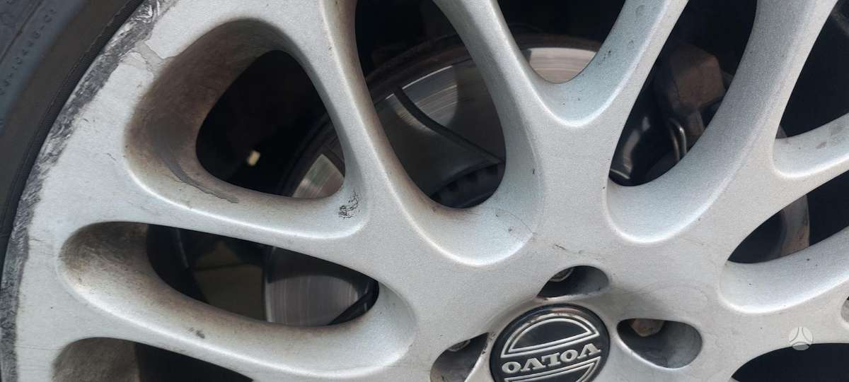 Volvo V70 2005 — двигун 2521 cm³, 209 HP (154kW)