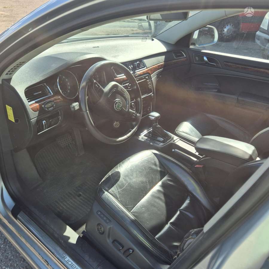 Skoda Superb 2011 — photo 10