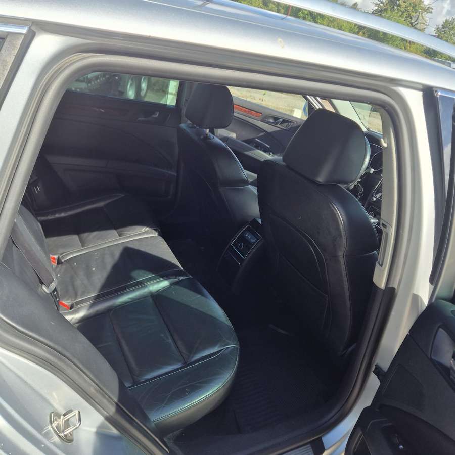Skoda Superb 2011 — photo 11