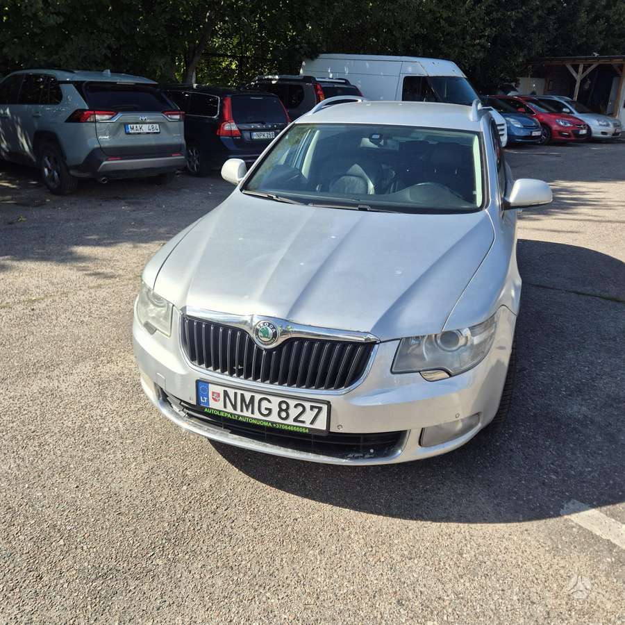 Skoda Superb 2011 — rear view