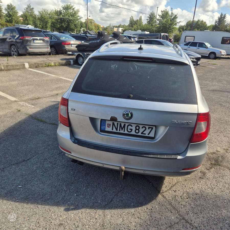 Skoda Superb 2011 — photo 6