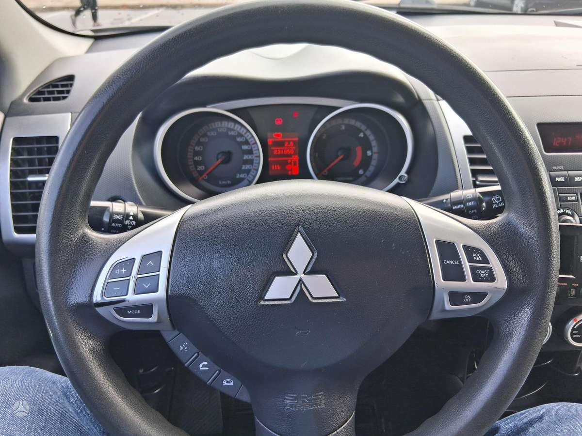 Mitsubishi Outlander 2009 — photo 11