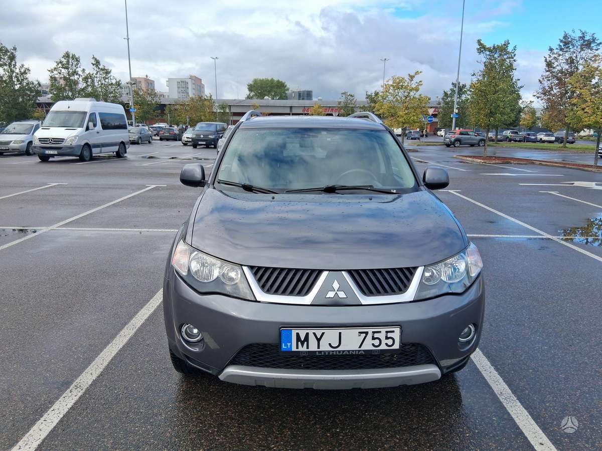 Mitsubishi Outlander 2009 — rear view