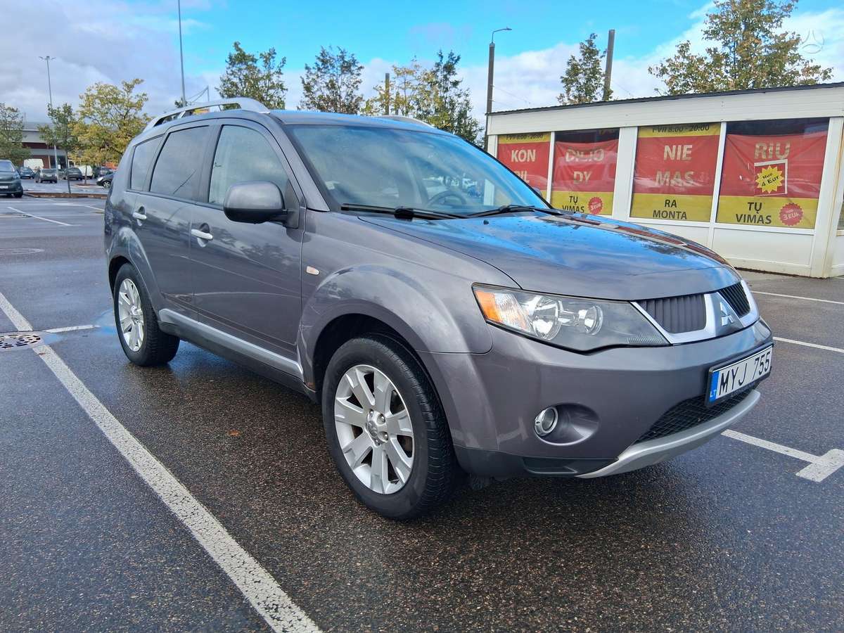 Mitsubishi Outlander 2009 — interior