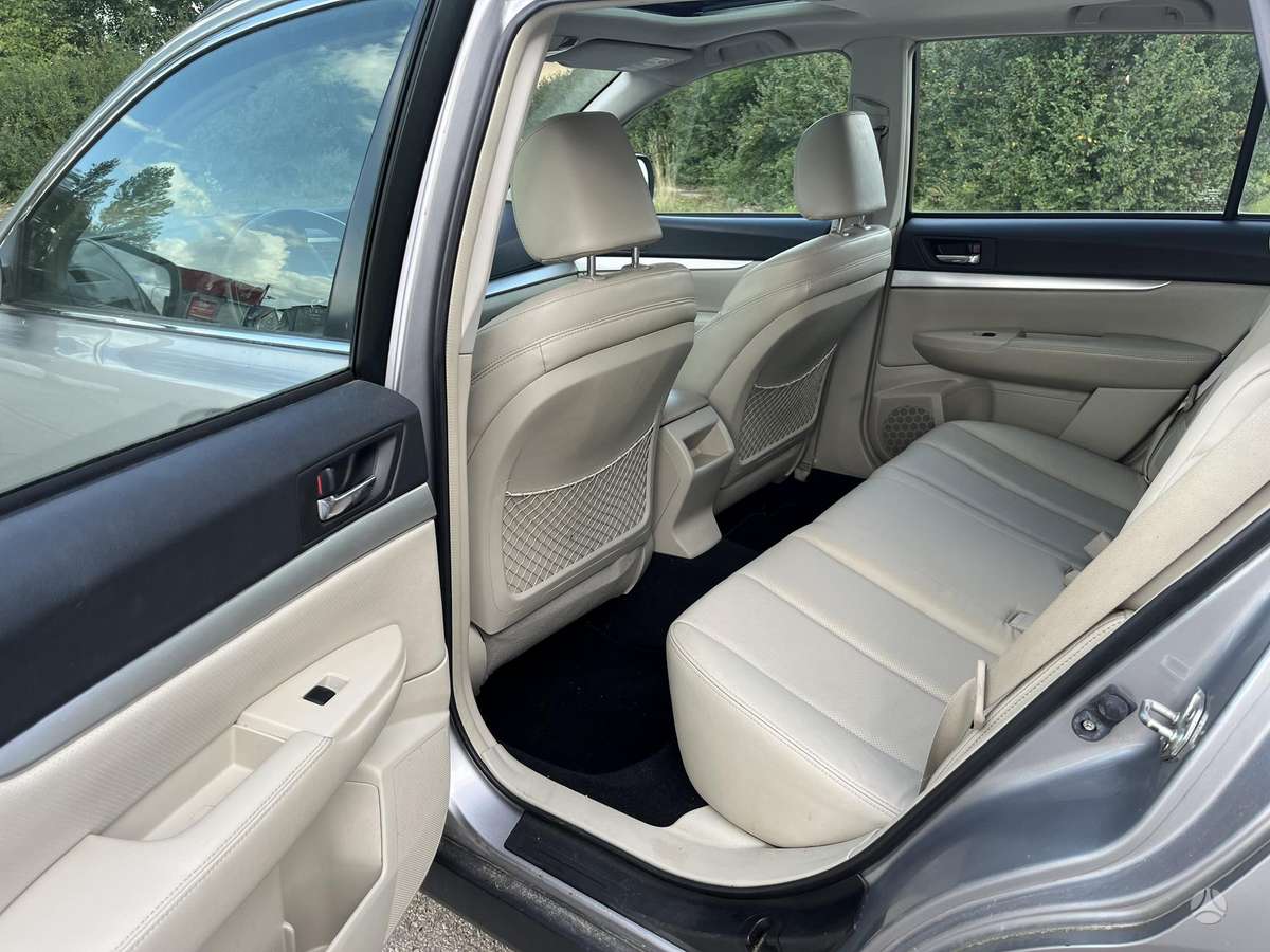 Subaru Legacy 2012 — photo 10