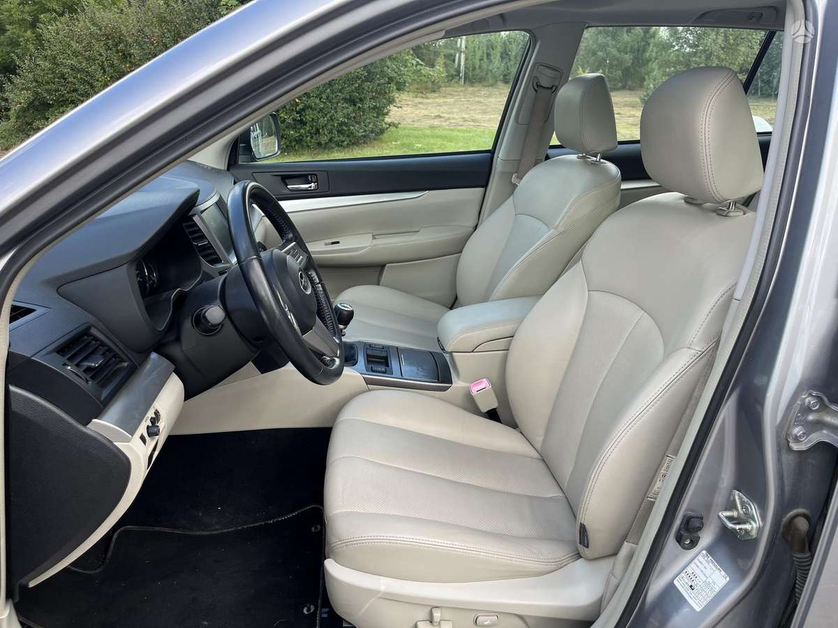 Subaru Legacy 2012 — photo 11