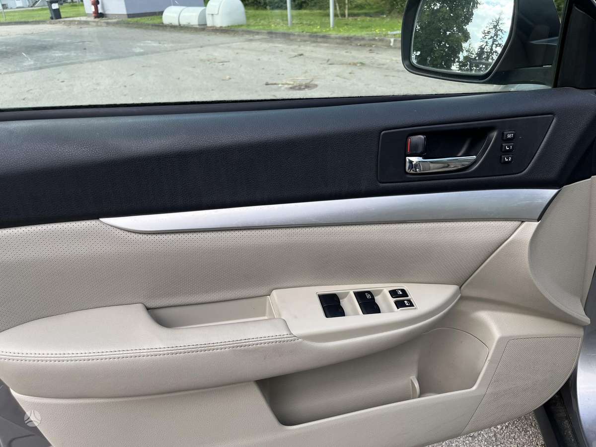 Subaru Legacy 2012 — photo 12