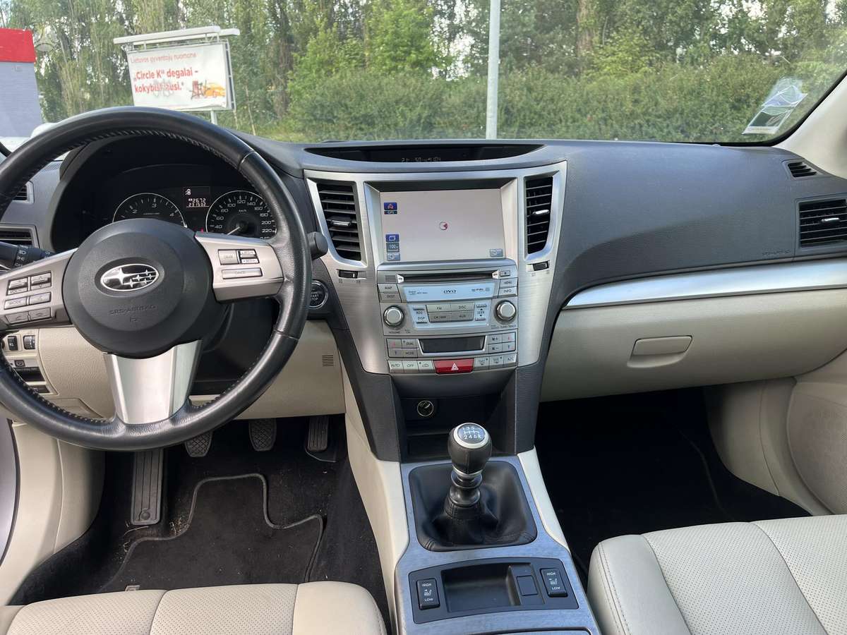 Subaru Legacy 2012 — photo 13