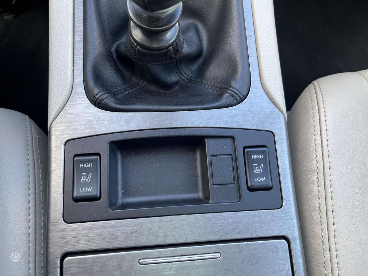Subaru Legacy 2012 — photo 17