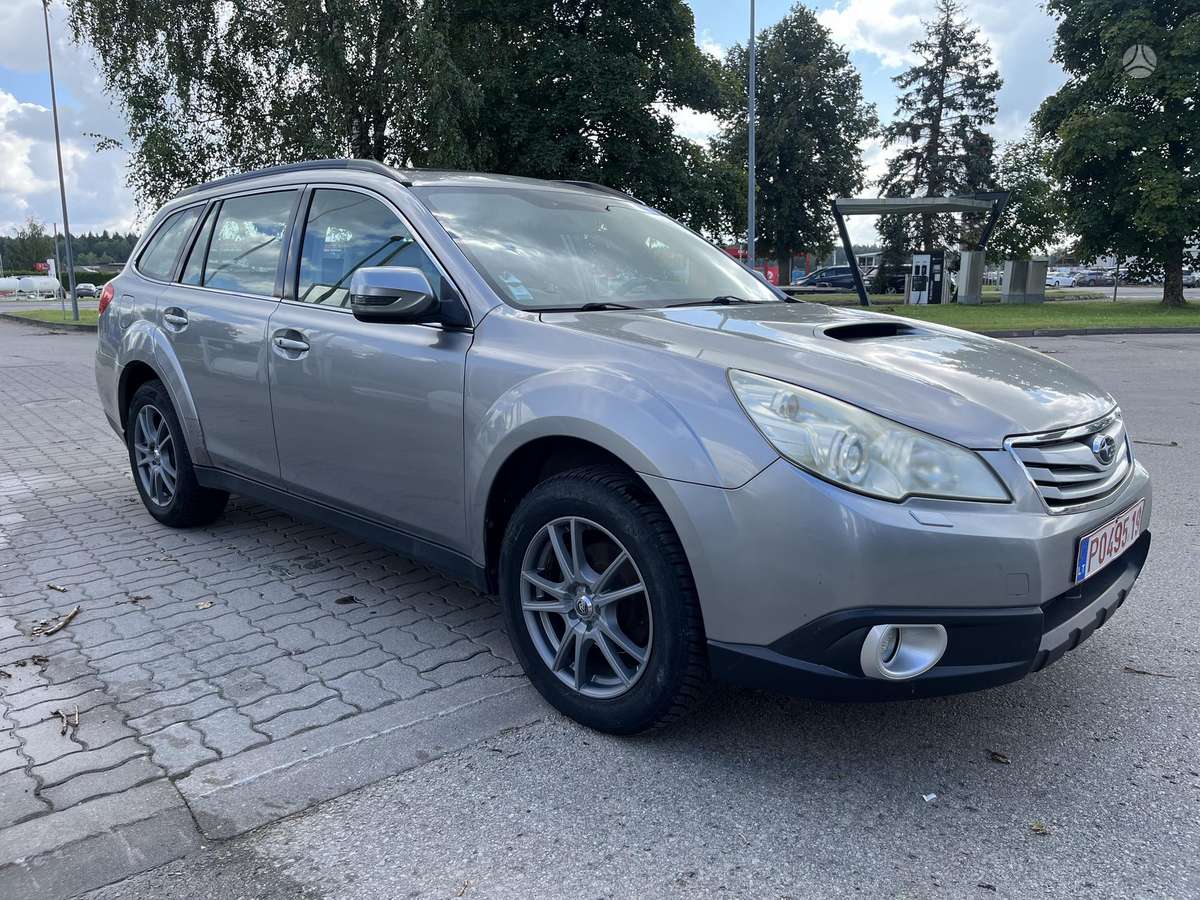 Subaru Legacy 2012 — interior