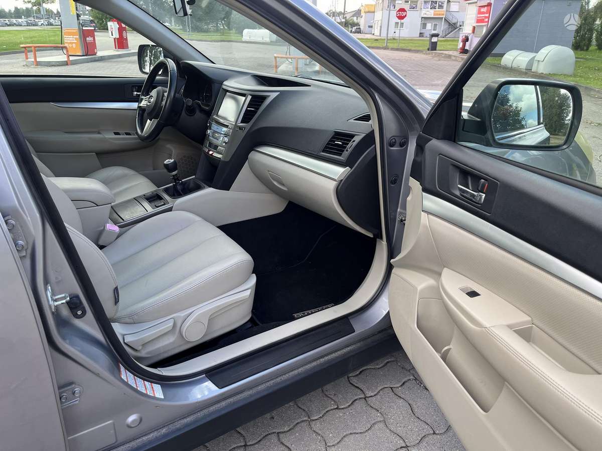 Subaru Legacy 2012 — photo 9