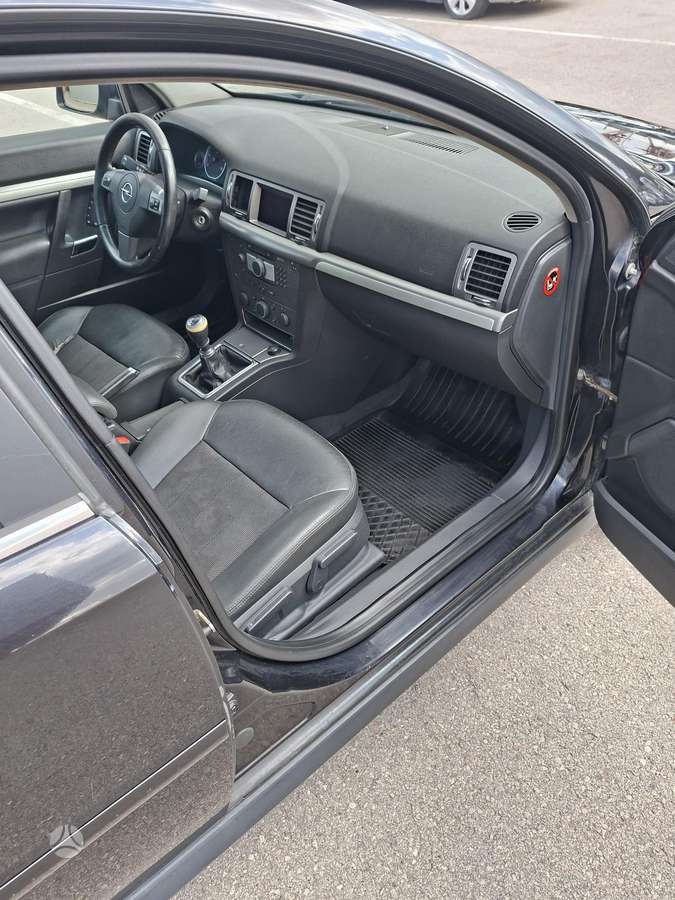 Opel Vectra 2009 — photo 10