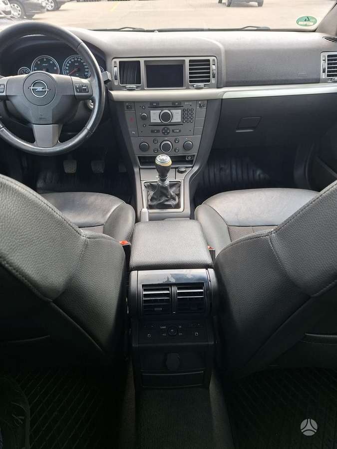 Opel Vectra 2009 — photo 11