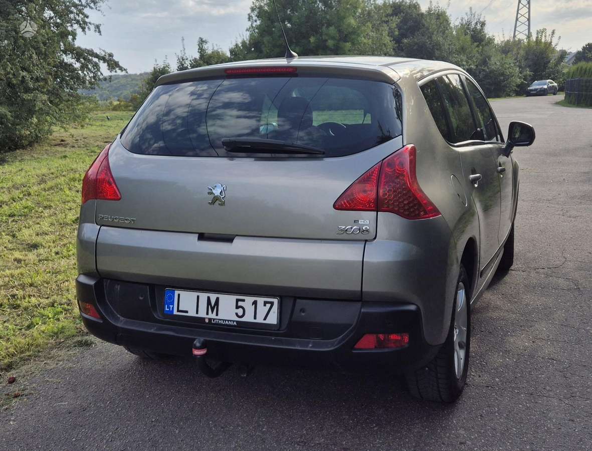 Peugeot 3008 2012 — engine 1560 cm³, 111 HP (82kW)