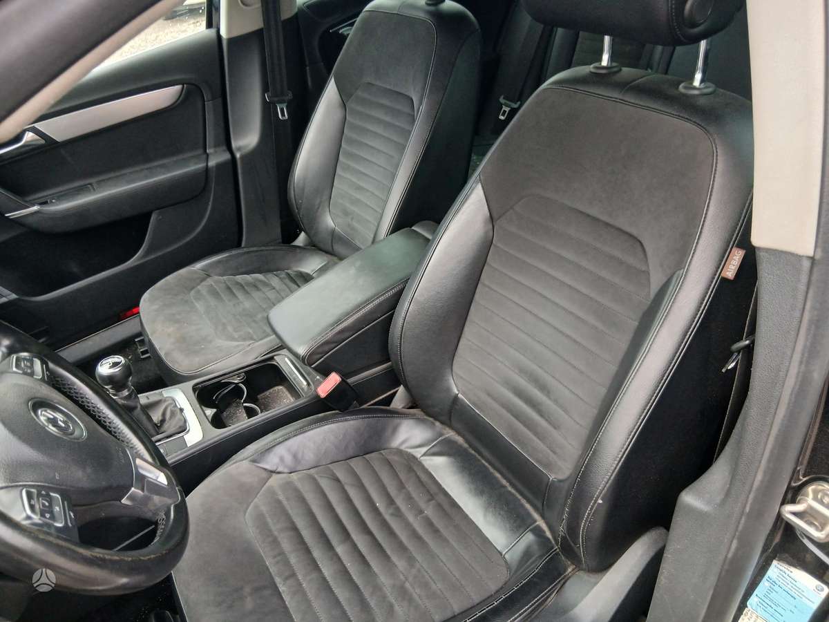 Volkswagen Passat 2012 — photo 11