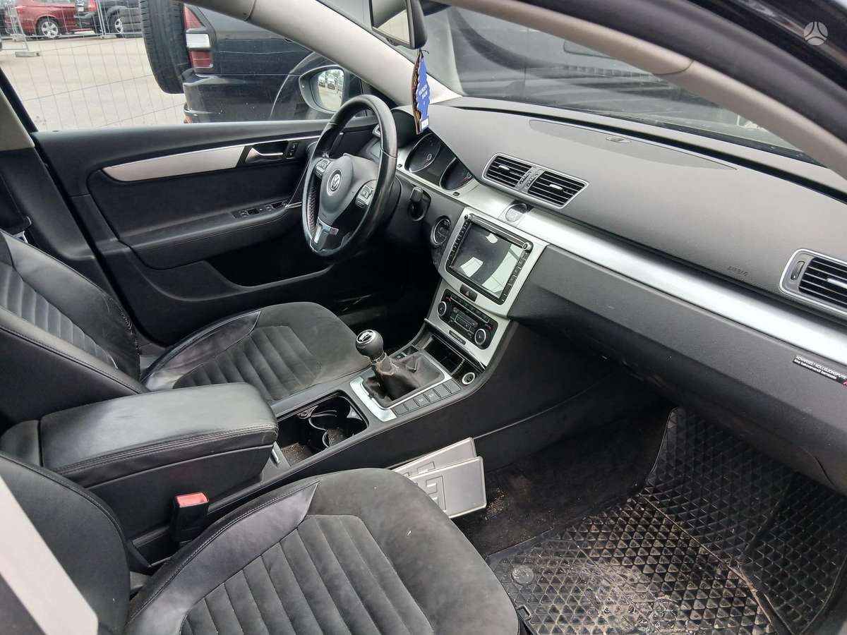 Volkswagen Passat 2012 — photo 12