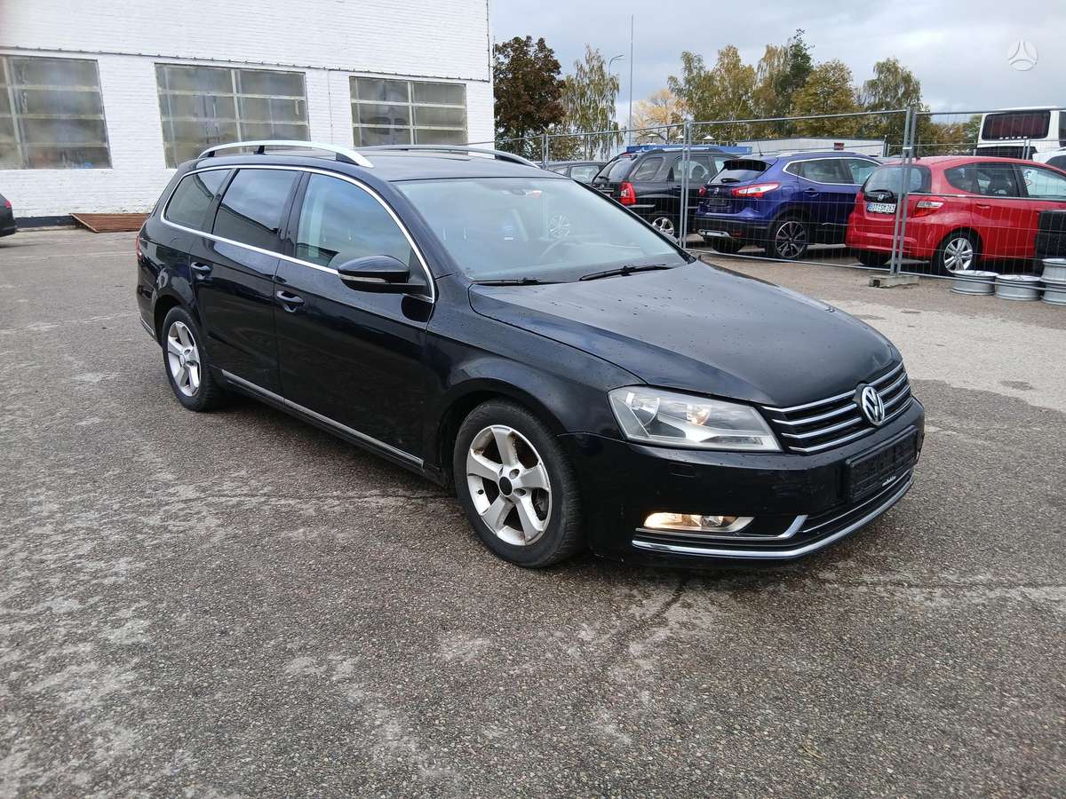 Volkswagen Passat 2012 — interior