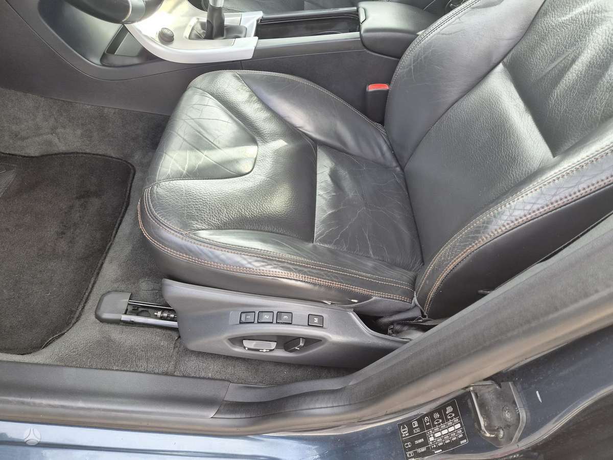 Volvo XC60 2010 — photo 11