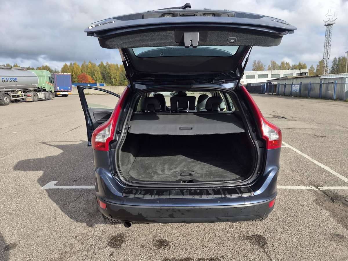 Volvo XC60 2010 — photo 7