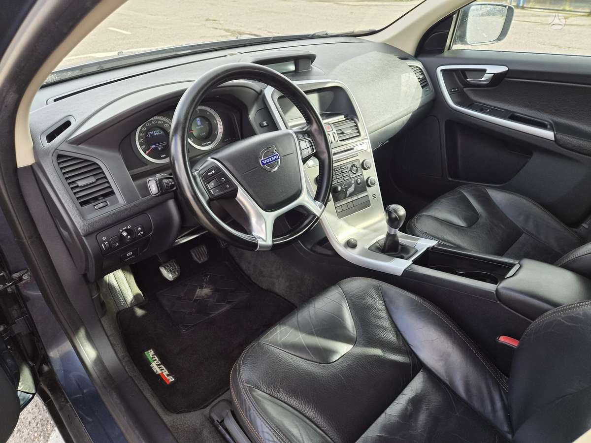 Volvo XC60 2010 — photo 9