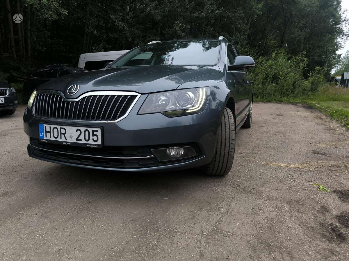 Skoda Superb 2015 — rear view
