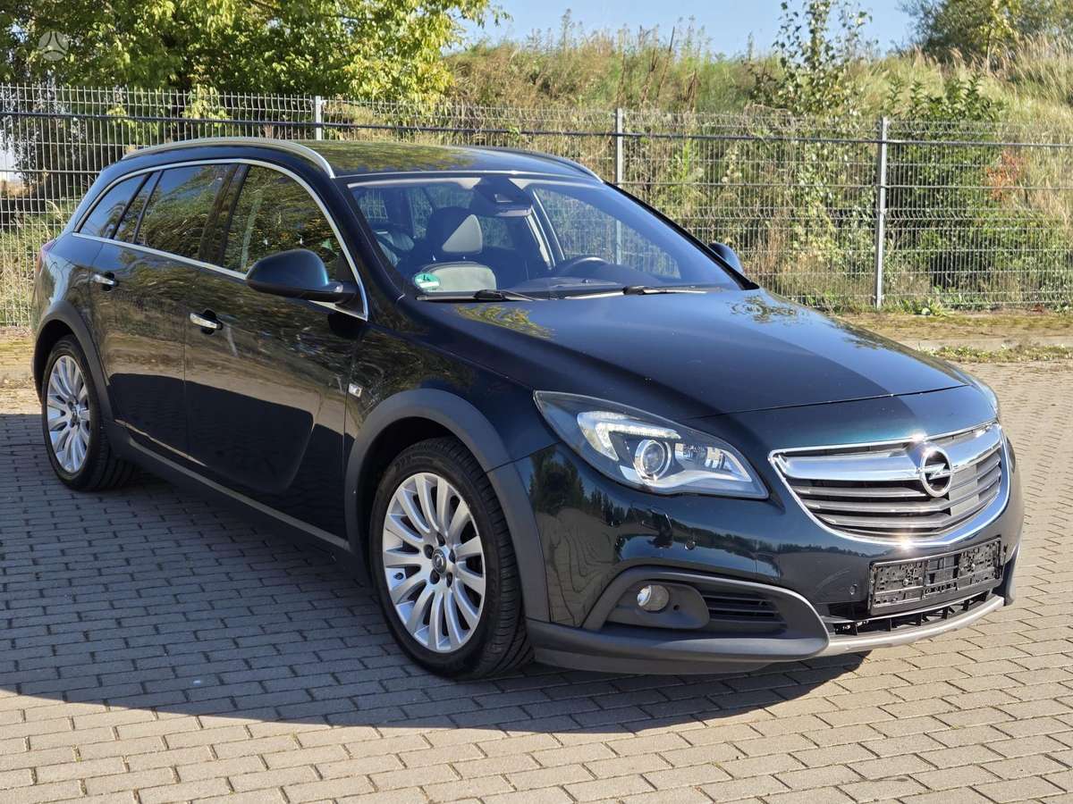 Opel Insignia 2014 — вигляд ззаду