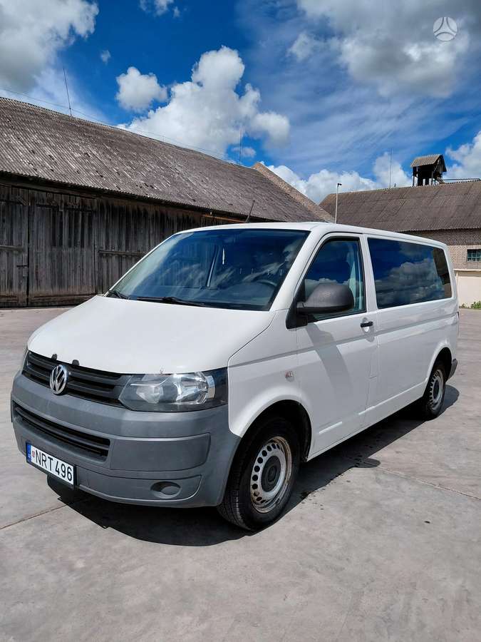 Volkswagen Kombi 2011 — rear view