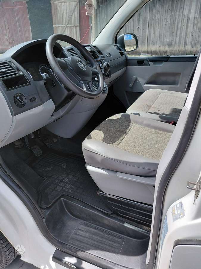 Volkswagen Kombi 2011 — photo 6
