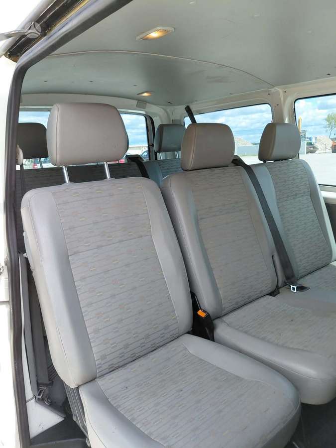 Volkswagen Kombi 2011 — photo 7