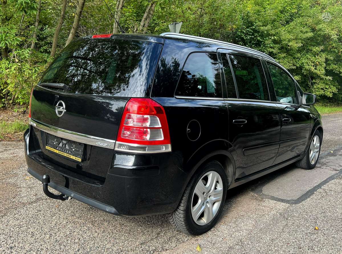 Opel Zafira 2013 — салон