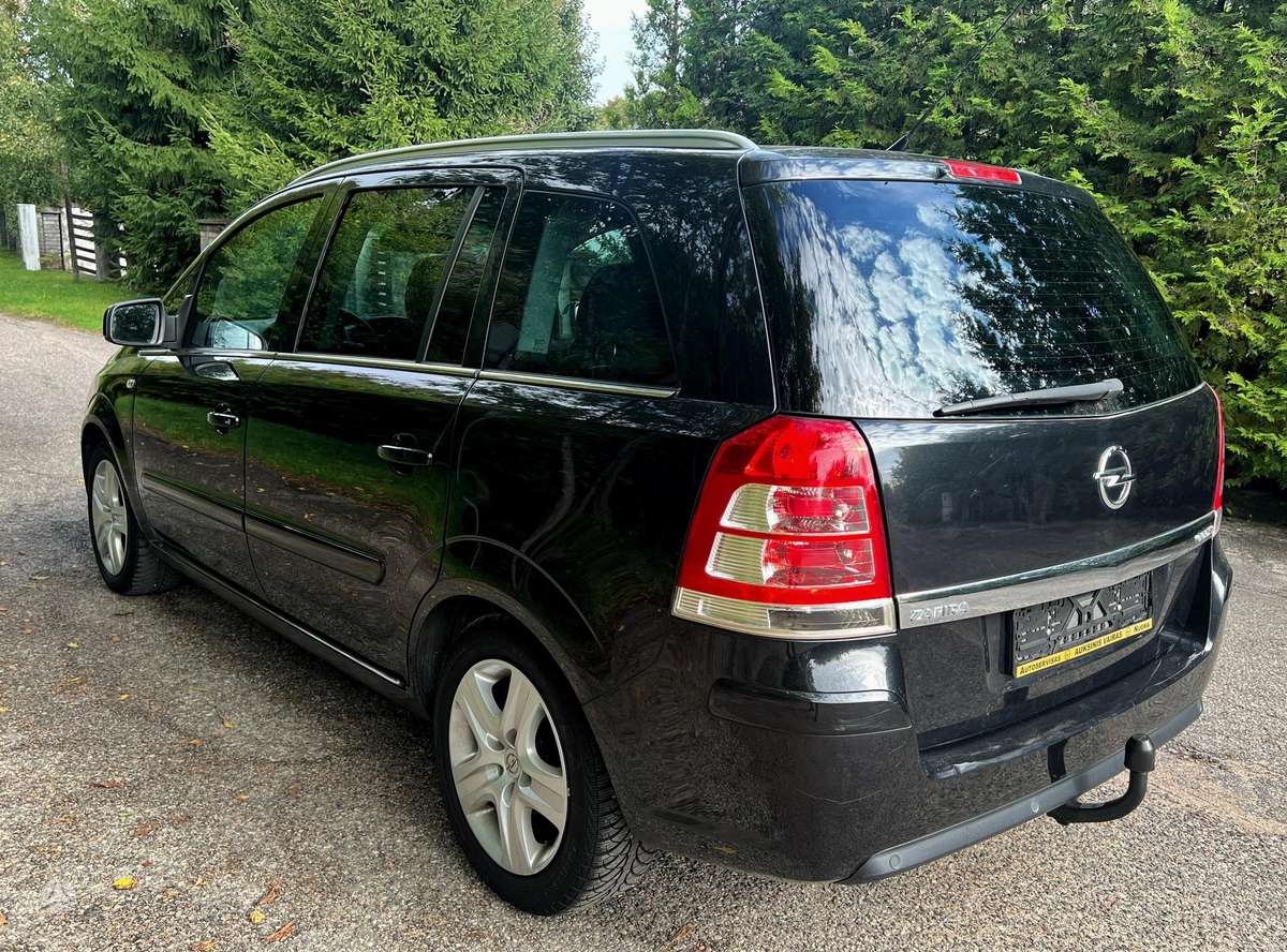 Opel Zafira 2013 — двигун 1700 cm³, 125 HP (92kW)
