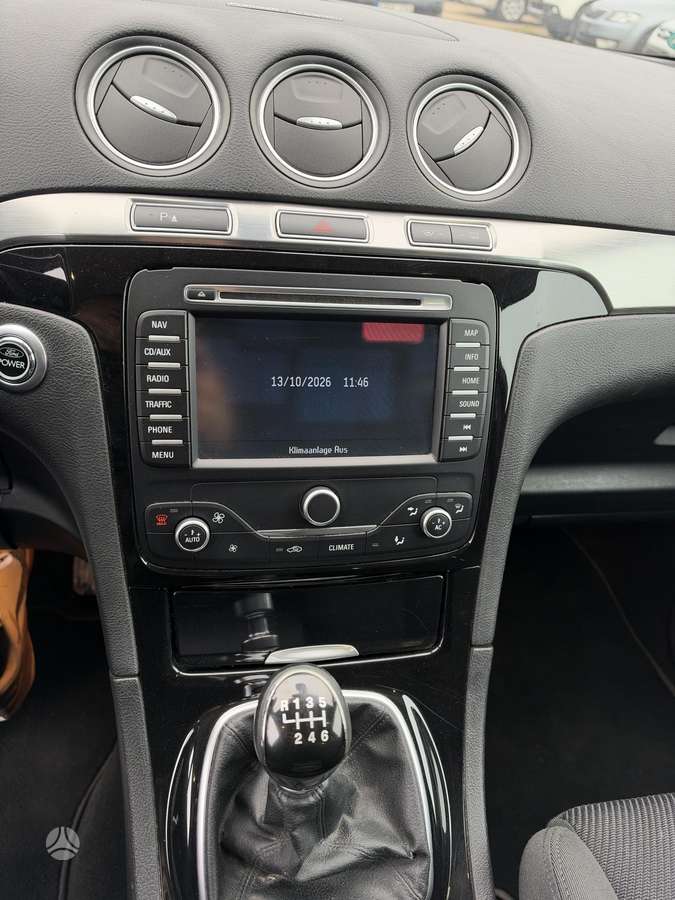 Ford S-MAX 2013 — photo 11
