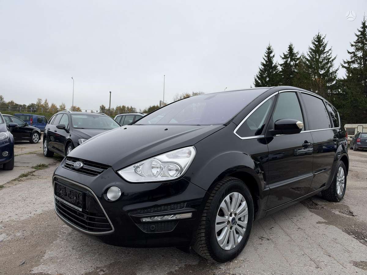 Ford S-MAX 2013 — rear view