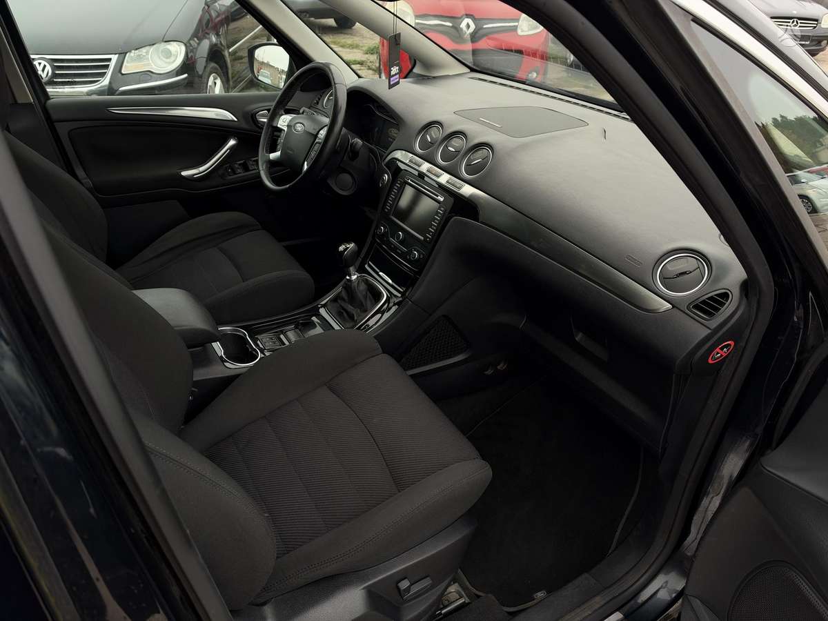 Ford S-MAX 2013 — photo 9