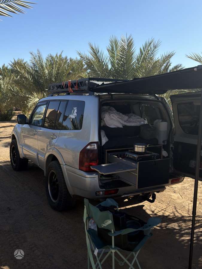 Mitsubishi Pajero 2004 — engine 3200 cm³, 160 HP (118kW)