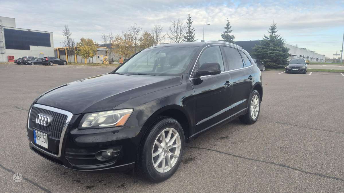 Audi Q5 2011 — rear view