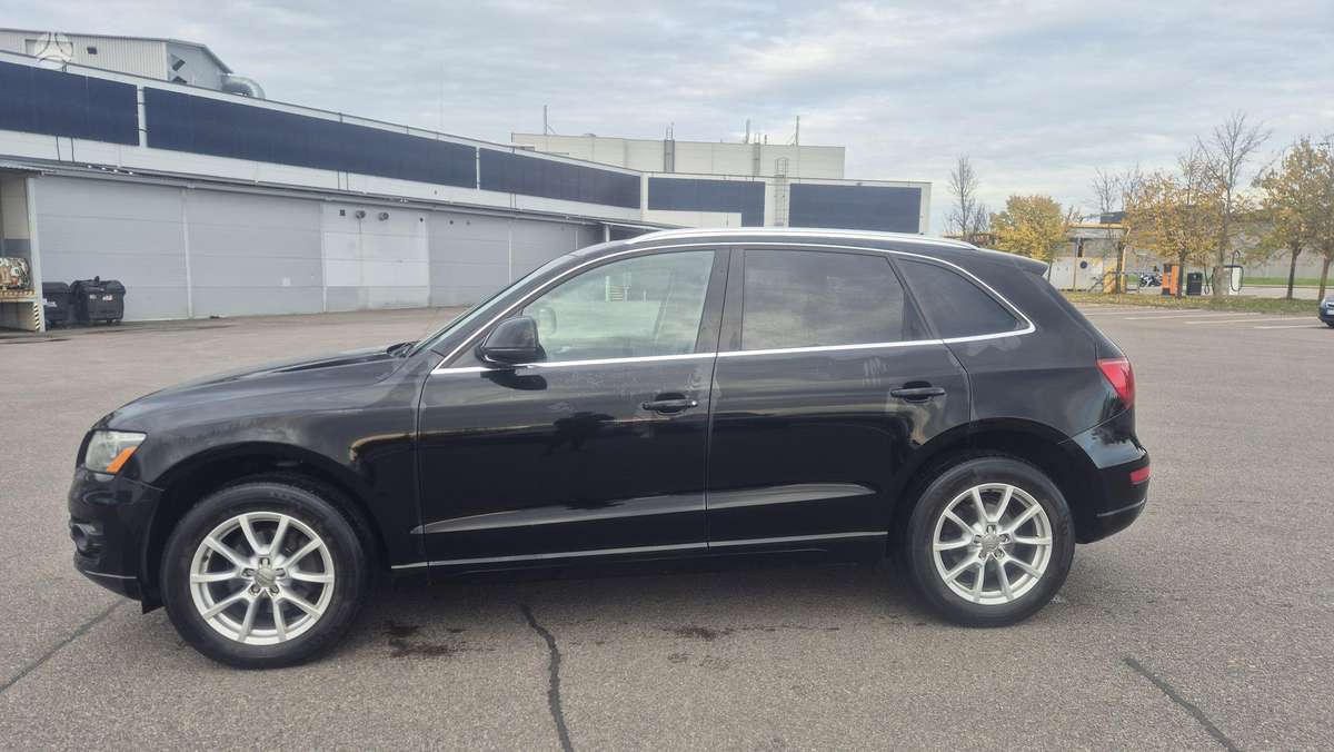 Audi Q5 2011 — interior