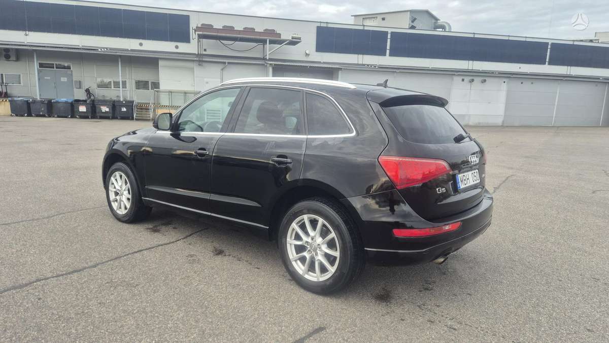 Audi Q5 2011 — engine 1984 cm³, 211 HP (155kW)