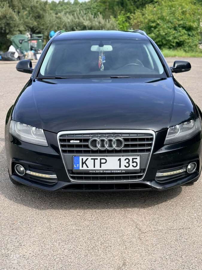 Audi A4 2010 — вигляд ззаду
