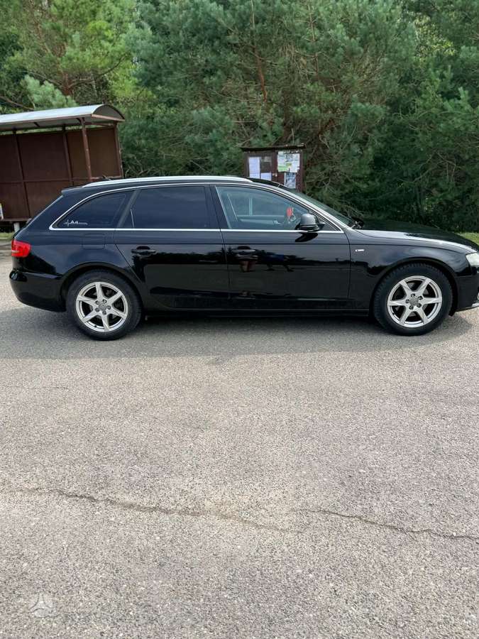 Audi A4 2010 — двигун 1968 cm³, 143 HP (105kW)